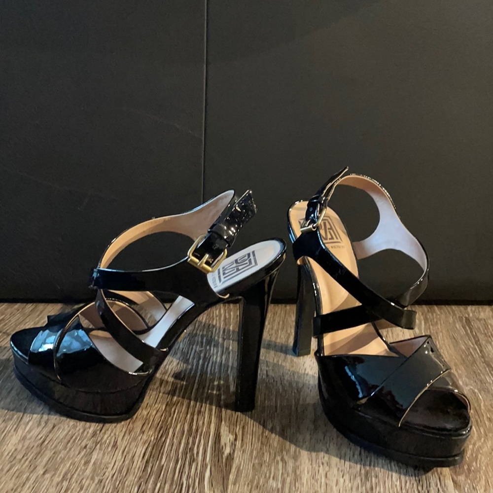 Pour La Victoire Patent leather 8.5 Sexy black strappy 5.5" Heels size 8.5